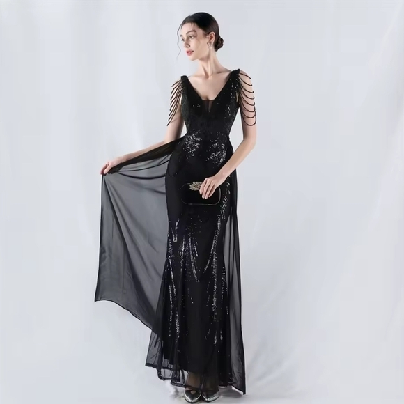 Elegant Black V-Neck 3/4 Sleeve Prom Gown - Picture 3 of 12